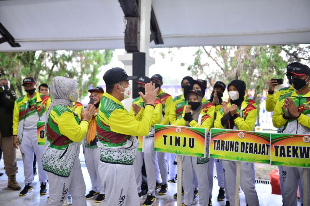 Gubri Syamsuar ketika pemberangkatan kontingen Riau kd PON XX Papua tahun 2021, beberapa waktu lalu.